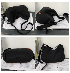 Simple and versatile black canvas shoulder bag