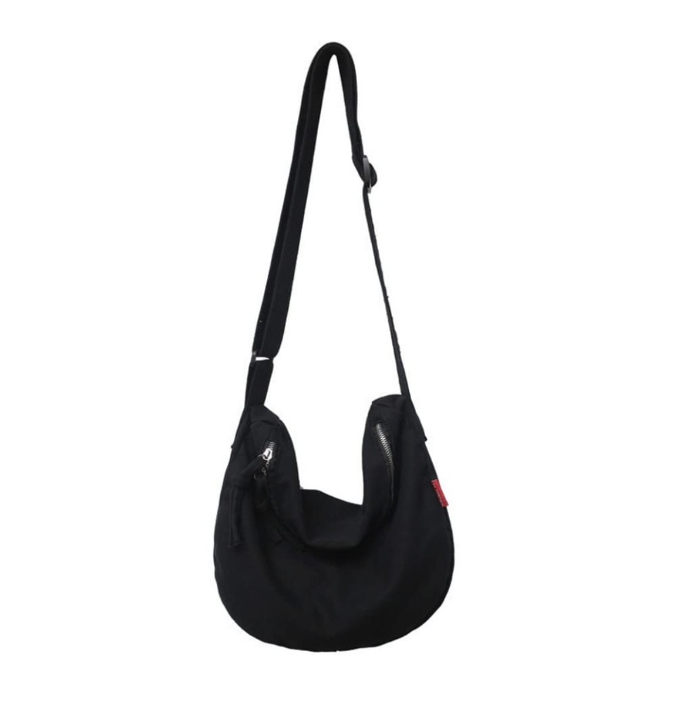 Trendy and functional black shoulder bag